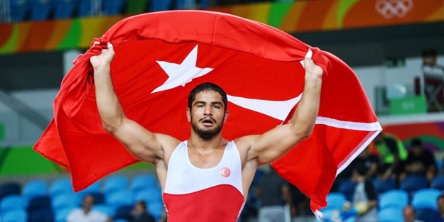 Milli güreşçimiz tarih yazdı!