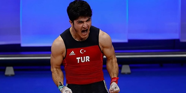Milli halterci Moskova'da altın madalya kazandı