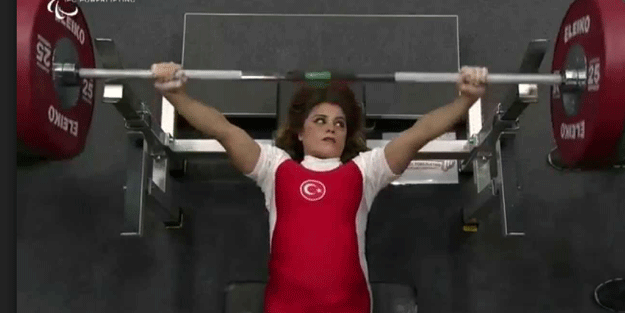 Milli haltercimiz Nazmiye'den dünya rekoru