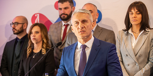 Milli İstihbarat eski Başkanı cumhurbaşkanı adaylığını ilan etti!