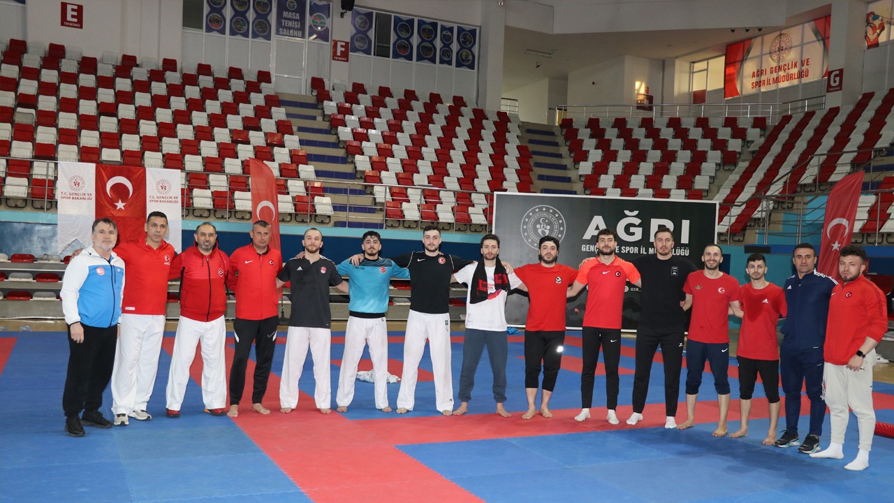  Milli karateciler, Ermenistan'daki Avrupa Şampiyonası öncesi Ağrı'da güç depoluyor