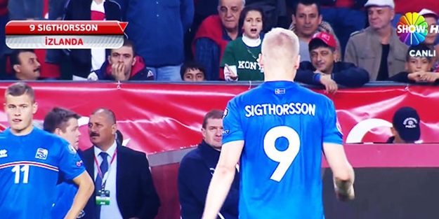 Milli maça damga vuran küçük kız - VİDEO