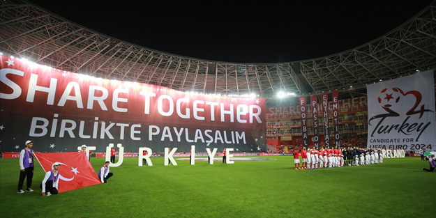 Milli maça damgasını vuran pankart