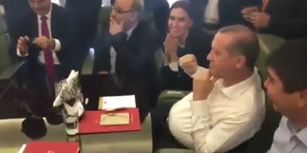 Milli maçı izleyen Cumhurbaşkanı Erdoğan'ın gol sevinci