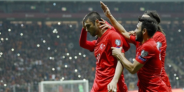 Milli maçta bayrak krizi