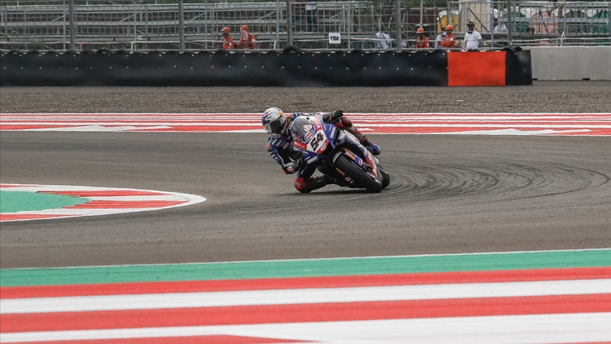 Milli motosikletçi Toprak Razgatlıoğlu, Endonezya'da superpole yarışında birinci oldu