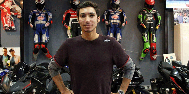 Milli motosikletçi Toprak Razgatlıoğlu, İngiltere'de ilk yarışı birinci bitirdi