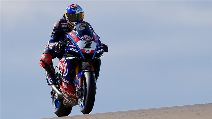 Milli motosikletçi Toprak Razgatlıoğlu, İtalya'da sıralama yarışında birinci oldu