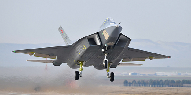 Milli Muharip Uçak Kaan'a motor üreten dev şirketten beklenmedik karar! Apar topar değiştirdiler