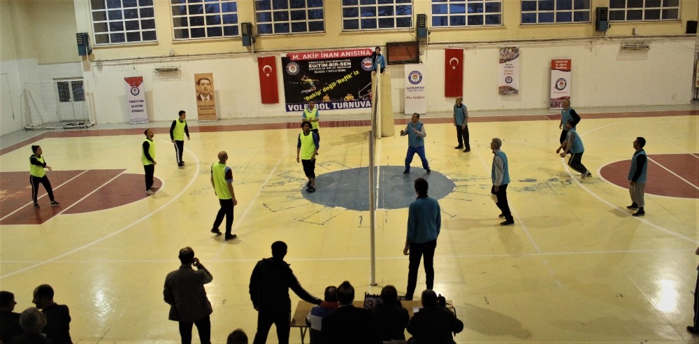 Milli Şair Mehmet Akif Ersoy’un anısına voleybol turnuvası 