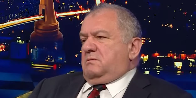 Milli sanayi hamlelerine çamur atan Cem Toker yine boş durmadı! Togg hakkında yazdıkları için bir özür bile dilemedi