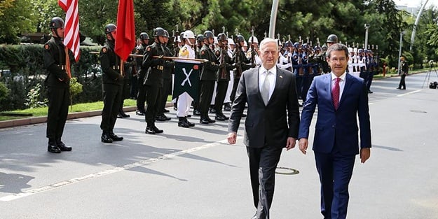 Milli Savunma Bakanı, ABD'li mevkidaşı ile görüştü