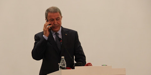 Milli Savunma Bakanı Akar Azerbaycanlı mevkidaşı ile görüştü