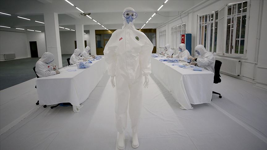 Milli Savunma Bakanı Akar: Dikimevi Müdürlüklerince haftada 1 milyon maske, 5 bin tulum üretiliyor