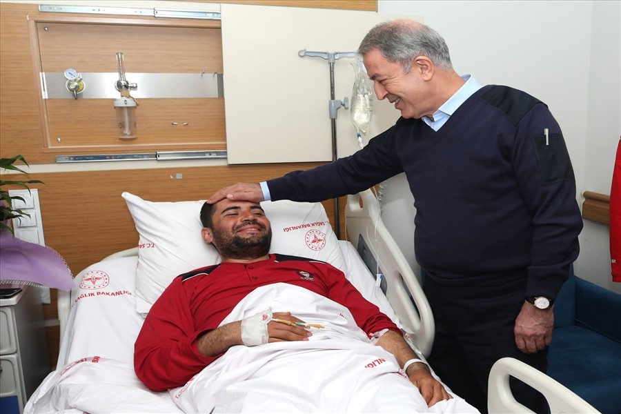 Milli Savunma Bakanı Akar, Hatay’da yaralı askerleri ziyaret etti 