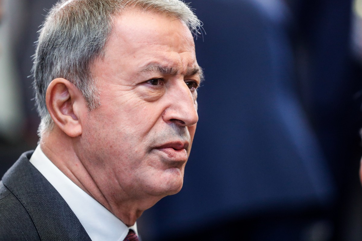 Milli Savunma Bakanı Akar, Katar'da görevli Mehmetçik ile bir araya geldi