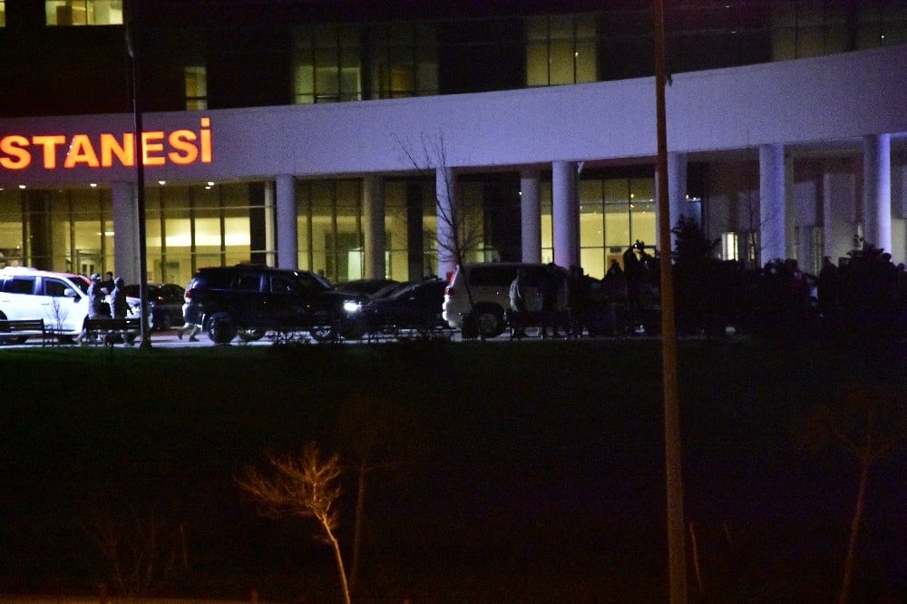 Milli Savunma Bakanı Hulusi Akar İdlib’de yaralanan Askerleri ziyaret etti 