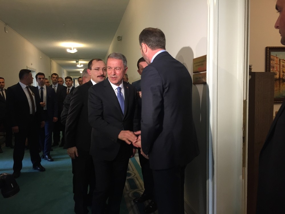 Milli Savunma Bakanı Hulusi Akar MHP grubunu ziyaret etti 