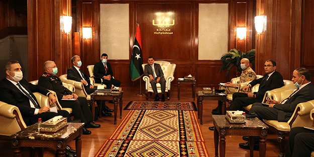 Hulusi Akar ve Hakan Fidan'dan Libya'da kritik görüşme