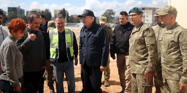 Bakan Akar'dan çadır kentte inceleme