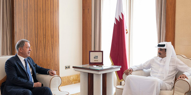 Bakan Akar'dan Katar'da kritik görüşme