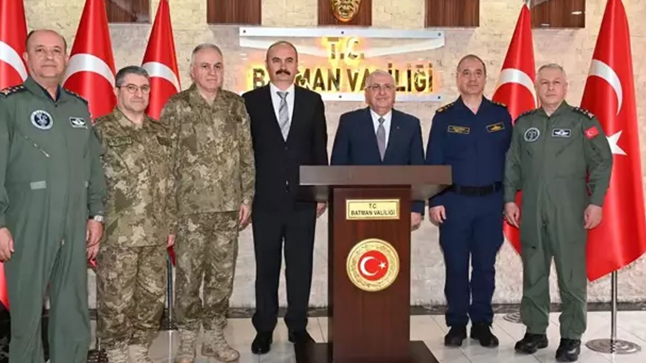  Milli Savunma Bakanı Yaşar Güler, Batman'da: Vali Ekrem Canalp'i ziyaret etti