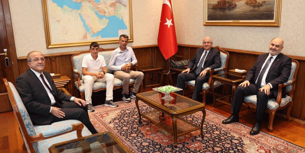 Milli Savunma Bakanı Yaşar Güler LGS ikincisi Elazığlı Muhammet'i kabul etti