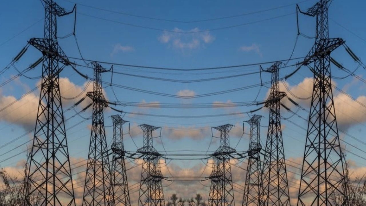 Milli serveti hortumlayan kaçakçılara dur diyen yok mu! 9 ilin kaçak elektriği tavan yaptı