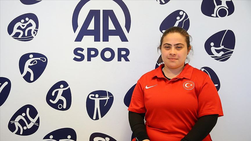 Milli sporcu Çevik madalyalarını Mehmetçiğe sunmak istiyor