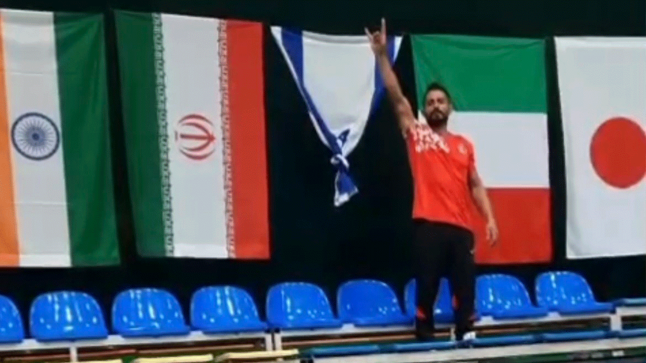 Milli sporcudan tarihi duruş! İsrail bayrağını düğümleyip bozkurt işareti yaptı!