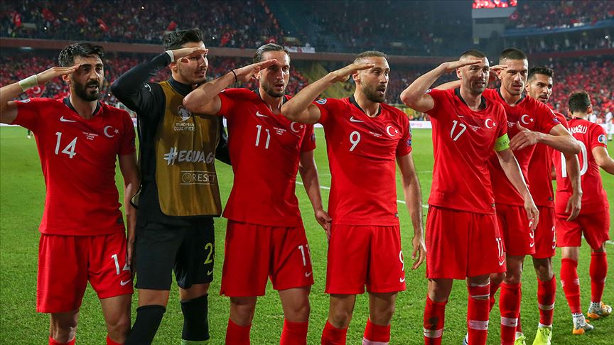 Milli sporculardan Mehmetçik'e destek
