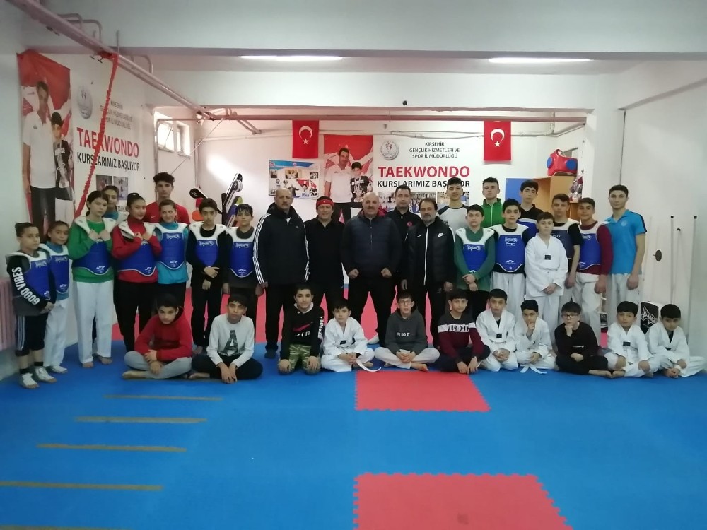 Milli taekwondo hocası Mustafa Bozkurt, Kırşehir’de ziyaretlerde bulundu 