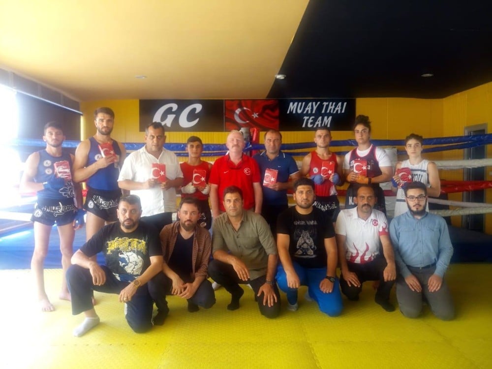Milli takım sporcu antrenörlerine moral ziyareti 