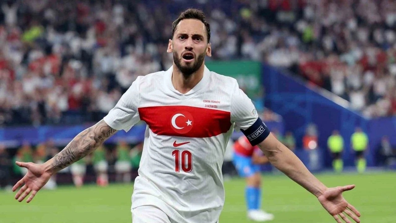 Milli yıldız Hakan Çalhanoğlu büyük ödüle aday