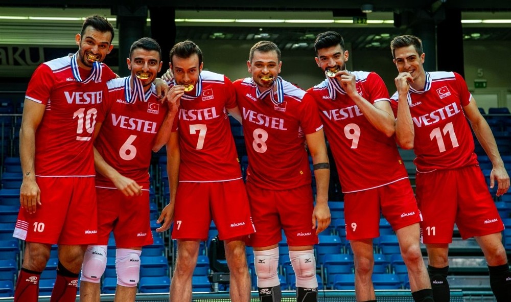 Milliler, kupa ve madalyalarını aldı 