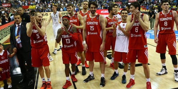 Millilerimiz Almanya'yı çarptı! - FOTO