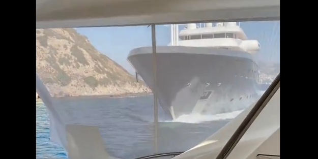 Milyarder, milyonere çarptı! Tekne kazasının görüntüleri ortaya çıktı