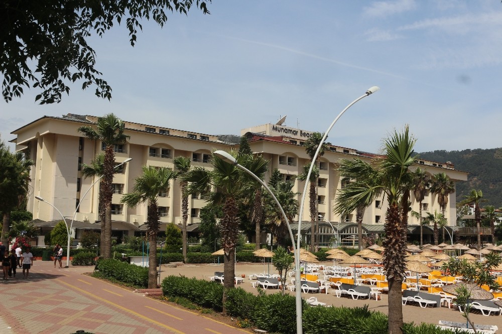 Milyon dolarlık beş yıldızlı otel kaderine terk edildi 