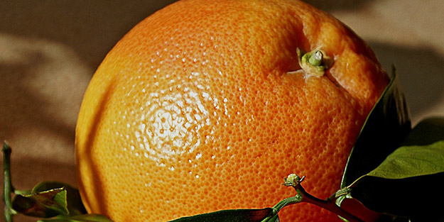 Milyonlar aynı hatayı yapıyor! Aman dikkat: Portakalı bu şekilde yerseniz...