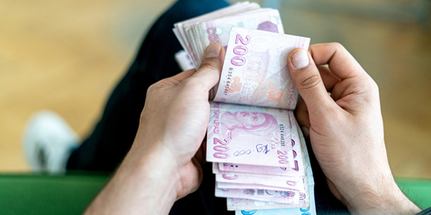 Milyonlarca emekli merakla bekliyor! Uzman isim emekli maaşlarına yapılacak zammı açıkladı