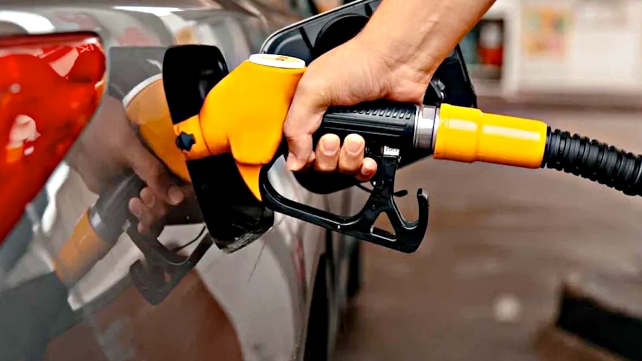 Milyonlarca araç sahibi dikkat! Akaryakıta çifte zam yola çıktı! Kötü haber maalesef geldi