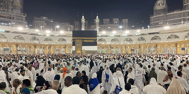 Milyonlarca hacı adayı Kâbe’sine kavuştu