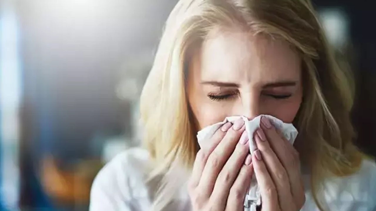 Uzman isim grip uyarısı yaptı: 48 saate kadar bulaşıcılığını koruyor!