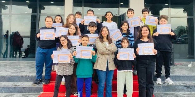 Milyonlarca öğrenci karne heyecanı yaşadı