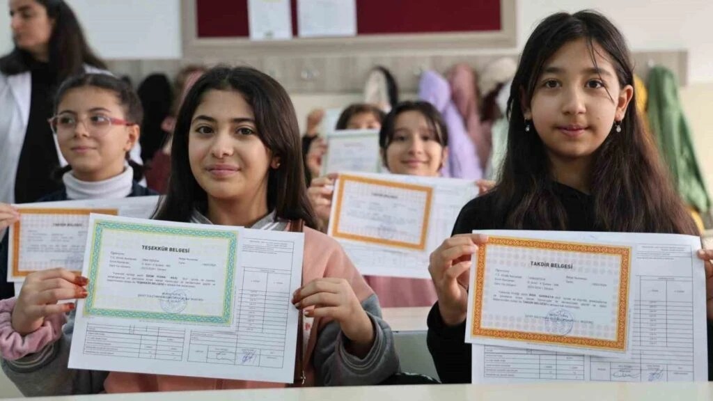 Milyonlarca öğrenciyi ilgilendiriyor! 2025-2026 ara tatil ve sömestr ne zaman? Tarihleri açıklandı