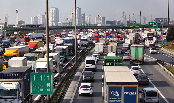 Milyonlarca sürücü bu yüzden çile çekiyordu! Ulaştırma Bakanı müjdeyi verdi! Buralardaki gişeler kaldırılacak