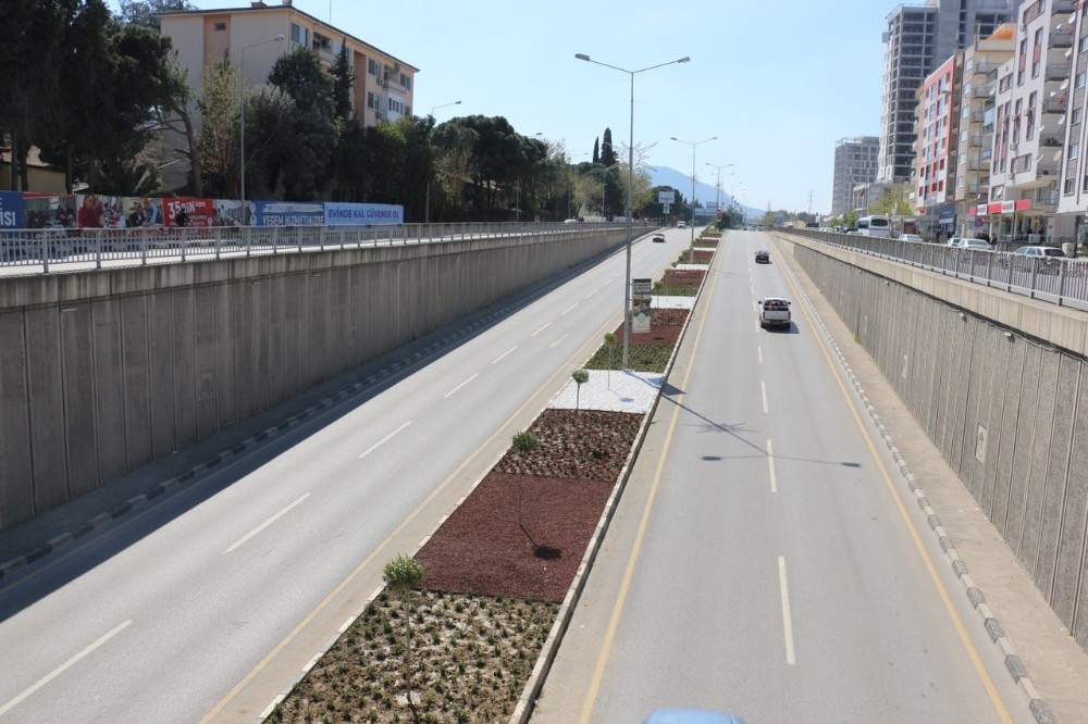 Mimar Sinan Bulvarı’nda damlama sulama başladı 