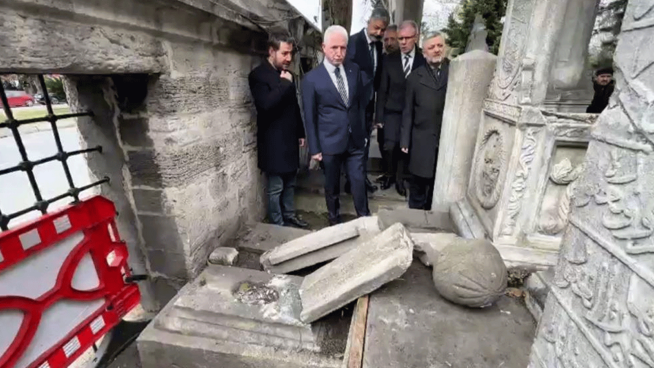 Şehzadebaşı Camii'nde CHP vandallığı