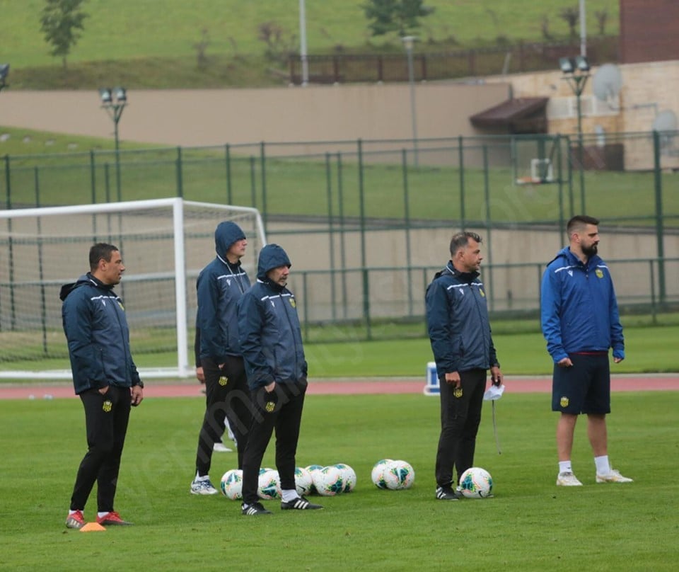 Mina ve Farnolle kampa katıldı, Guilherme Perşembe günü 