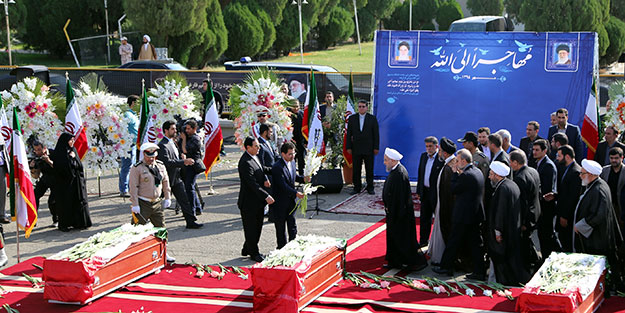 Mina’daki izdihamda ölen 104 İranlı hacının cenazesi Tahran’a getirildi